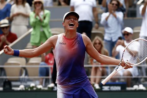 Wimbledon 2024 betting odds & favourites .